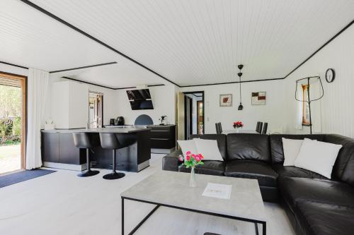 Modern Beachside Retreat in Marielyst 2BR in Vaeggerlose