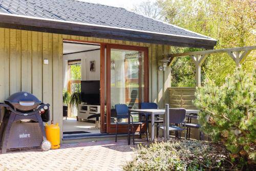 Modern Beachside Retreat in Marielyst 2BR in Vaeggerlose