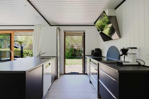 Modern Beachside Retreat in Marielyst 2BR in Vaeggerlose