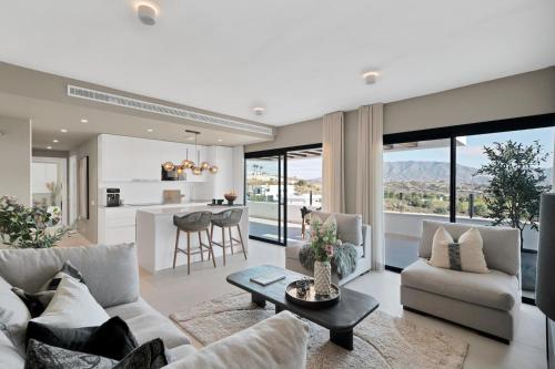 Luxe Golf View Penthouse Sauna, Gym & 2 Terraces