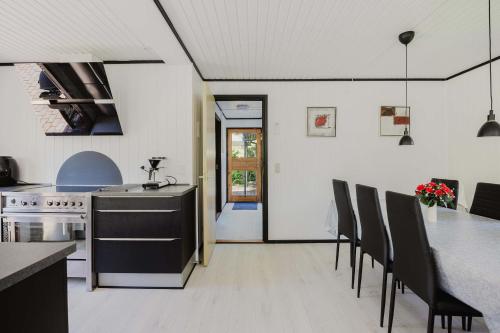 Modern Beachside Retreat in Marielyst 2BR in Vaeggerlose