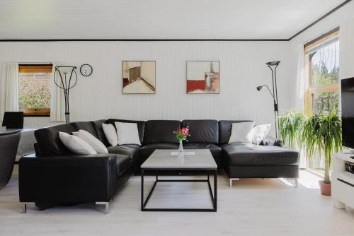 Modern Beachside Retreat in Marielyst 2BR in Vaeggerlose