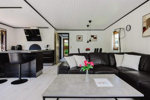 Modern Beachside Retreat in Marielyst 2BR in Vaeggerlose
