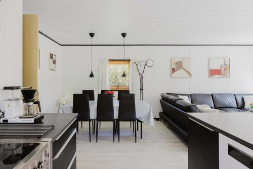 Modern Beachside Retreat in Marielyst 2BR in Vaeggerlose