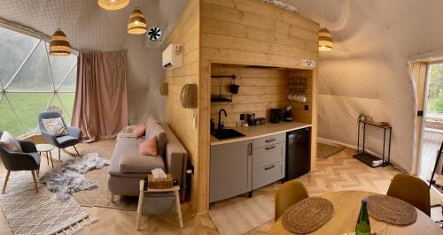 кухня, beGLAMP - Glamping nad Zalewem Próba (beGLAMP - Glamping nad Zalewem Proba) in Серадз