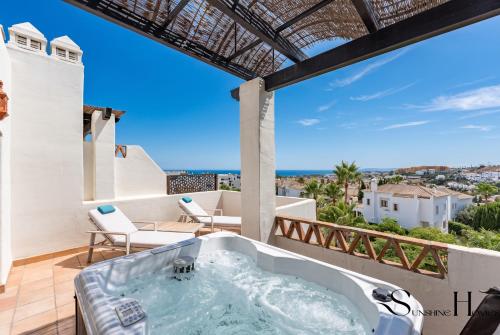 Estepona Duplex with BBQ & Jacuzzi