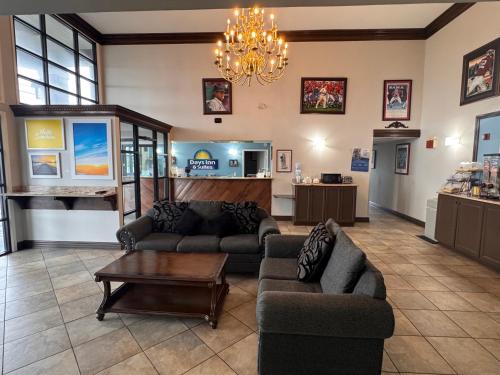 Days Inn & Suites by Wyndham Tuscaloosa - Univ. of Alabama in Tuscaloosa (AL)
