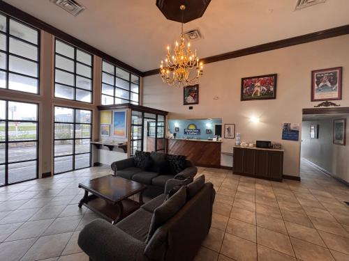 Days Inn & Suites by Wyndham Tuscaloosa - Univ. of Alabama in Tuscaloosa (AL)