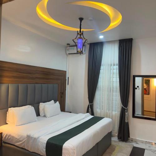 Classy Castle Hotel and Suite