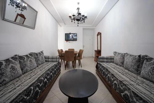 Charming 2-Bedroom Apartment in Martil with City Views - image 2