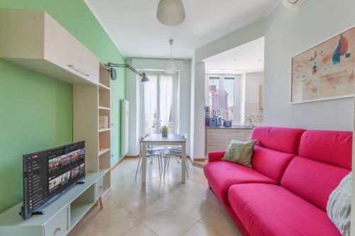 Urban Harmony - Balcony & 8 min to Metro