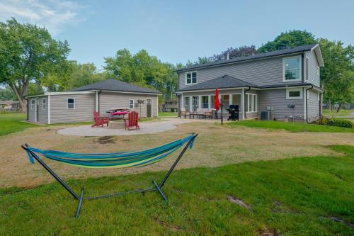 Walk to Beach! McCullom Lake Family Getaway in Johnsburg (IL)