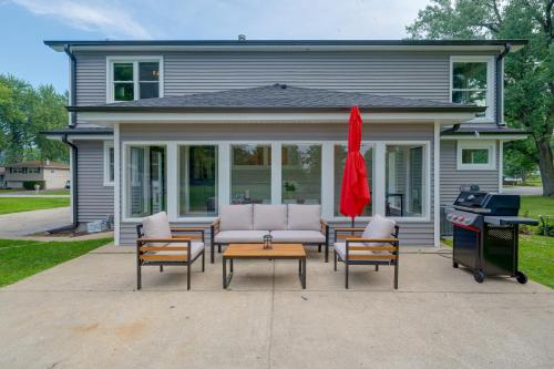 Walk to Beach! McCullom Lake Family Getaway in Johnsburg (IL)