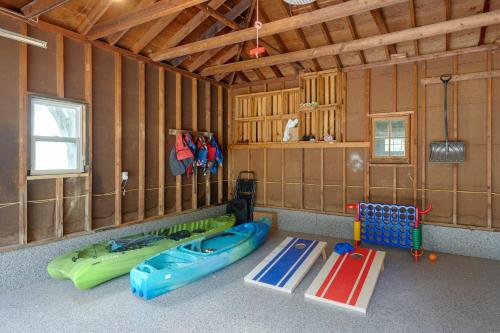 Walk to Beach! McCullom Lake Family Getaway in Johnsburg (IL)