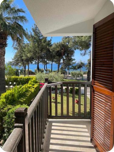 Spacious Seaside Maisonette, Trikorfo Beach, Gerakini, Chalkidiki