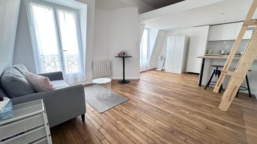 Quiet loft studio with rooftop view