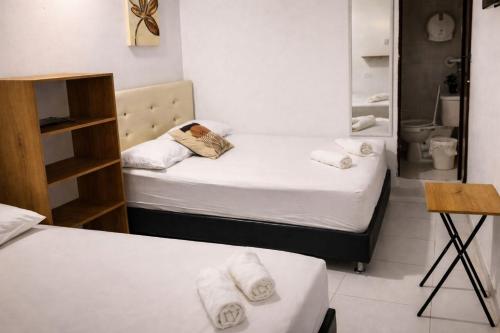2 twin beds