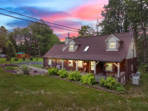 Cabin in Long Pond Gameroom Pool Table in Tobyhanna Township (PA)