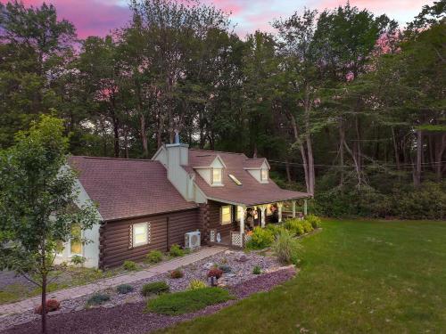 Cabin in Long Pond Gameroom Pool Table in Tobyhanna Township (PA)