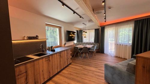 2 bedrooms, 6 beds