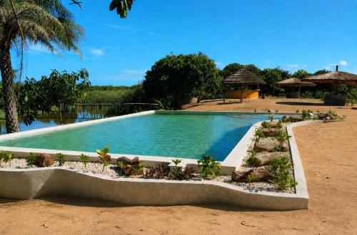 . JAC Tropical Lodge - Bar, Restaurant, Piscine, Massages, Plage, Nature, Excursions - Ressourcement et paix dans un paradis naturel et de confort les pieds dans l'eau - Respirez, vous êtes chez JAC - Navettes privées Banjul Aéroport