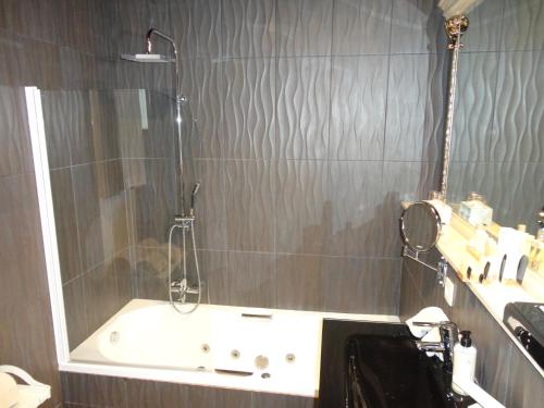 Art Of Dreams Deluxe 4 stars - image 4