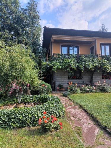 Exterior view of Dona Guest House - Horse Riding