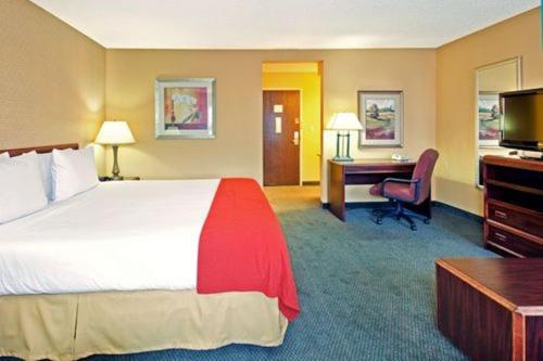 Holiday Inn Express Hotel Fort Campbell-Oak Grove, an IHG Hotel