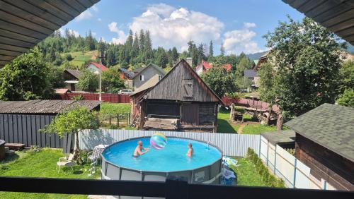 Zwembad, Захарова Оселя БАСЕИН на територіі є Чан - Джакузі in Slavs'ke