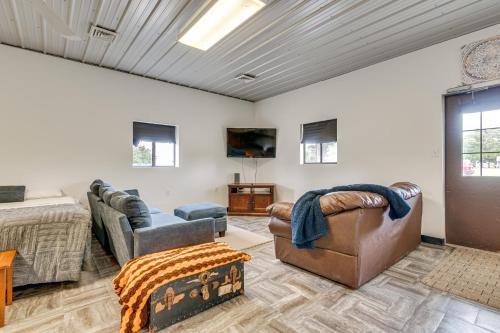 Montrose Studio Getaway w/ Covered Patio in Montrouza (IL)