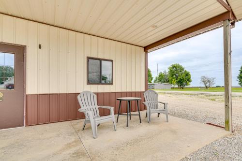 Montrose Studio Getaway w/ Covered Patio in Montrouza (IL)