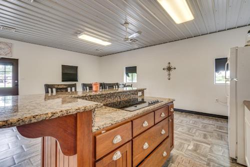 Montrose Studio Getaway w/ Covered Patio in Montrouza (IL)