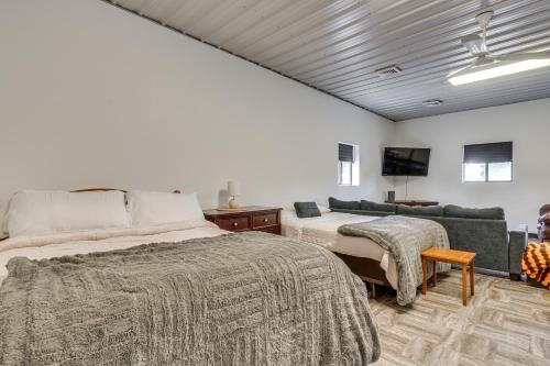 Montrose Studio Getaway w/ Covered Patio in Montrouza (IL)