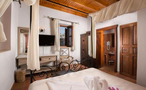 Superior Double Room image 6