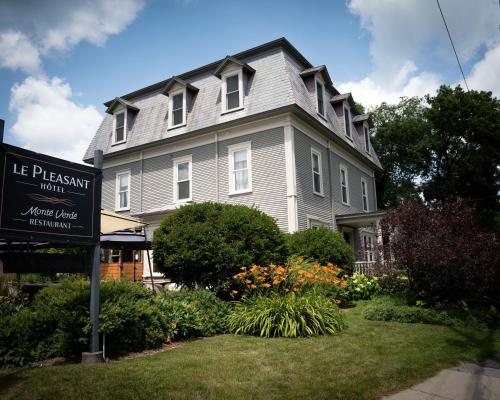 Exterior view of Le Pleasant Hotel