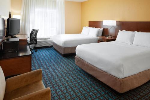 2 queen beds