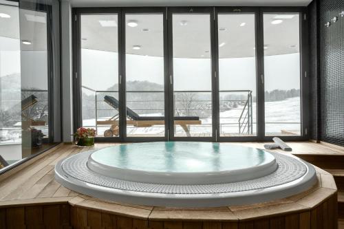 Mond, Resort & Entertainment 2