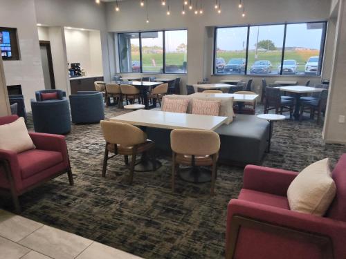 餐飲選擇, 紐黑文溫德姆拉昆塔套房酒店 (La Quinta Inn & Suites by Wyndham New Haven) in 紐哈芬 (CT)