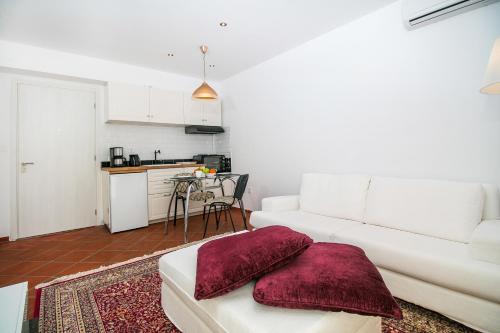 Danezis City Stars Apartments - image 10