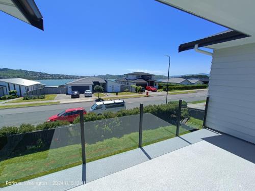 ระเบียง/ชานเรือน, Waterview Spacious Bliss - 2 Beds in โพรีรัว