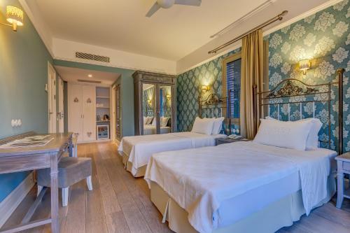 Antmare Hotel Antmare Hotel is a popular choice amongst travelers in Cesme, whether exploring or just passing through. Featuring a complete list of amenities, guests will find their stay at the property a comfortab