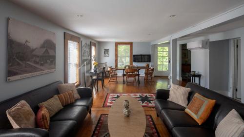 2BR Pet-Friendly Walk to Cafes Trails & Wineries in Rosendale (NY)