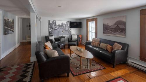 2BR Pet-Friendly Walk to Cafes Trails & Wineries in Rosendale (NY)
