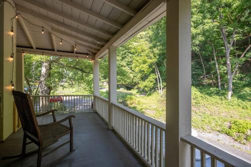2BR Pet-Friendly Walk to Cafes Trails & Wineries in Rosendale (NY)