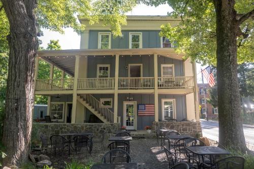 2BR Pet-Friendly Walk to Cafes Trails & Wineries in Rosendale (NY)