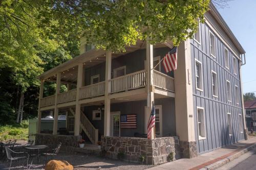 2BR Pet-Friendly Walk to Cafes Trails & Wineries in Rosendale (NY)