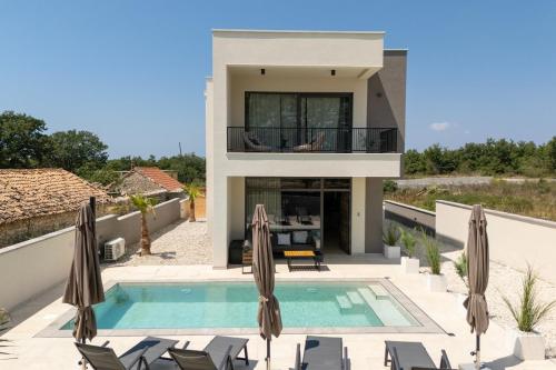 Villa Maratea - Oasis With Private Pool & Sauna in Dračevac Ninski