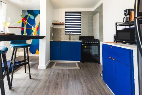 Kitchen, STORM - Organic Modern Retreat in Tobago in Bethel