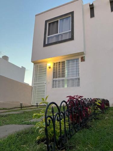 House 15 Min from GDL Airport Albereda Residencial