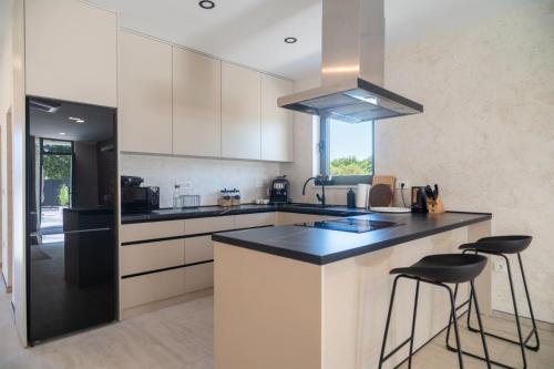 Villa Maratea - Oasis With Private Pool & Sauna in Dračevac Ninski